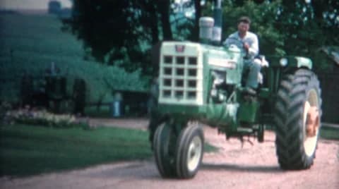 (8mm Vintage) 1962 Farmer Driving Tractor Family Iowa Farm