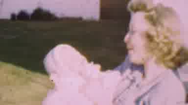 San Diego California USA (1955): Mom And Baby
