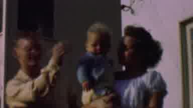 San Diego California USA (1961): Family Waves To The Camera