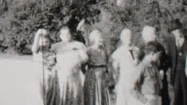 It's a family reunion ... or a very enthusiastic bus stop