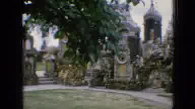 Iowa USA (1967): Memorial Location Tombstone Sacred Death Grief White Roofs