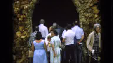 Iowa USA (1967): Travelers Visiting Stone Wall