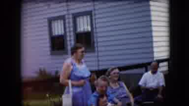 California USA (1969): Retro Family Gathering