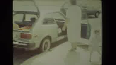 Malibu California USA (1981): Family At A Car