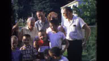 New Jersey USA (1965): Children With Parents And Grandparents