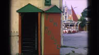 New Jersey USA (1966): 5 Minutes Later, A Little Boy Enters Out The Fun House At A