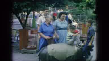 New Jersey USA (1966): Family Gathering Around A Bull