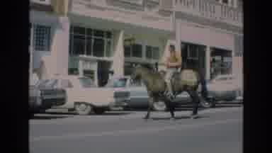 COLORADO SPRINGS COLORADO USA .-1973: People On Horses Crossing The Street