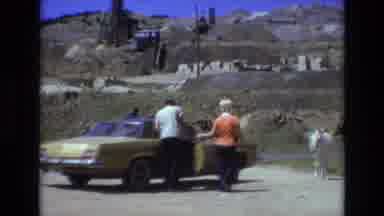 COLORADO SPRINGS COLORADO USA .-1973: A Guy Is Reaching Into The Back Of An Old