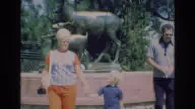 COLORADO SPRINGS COLORADO USA .-1973: People Walking Around A Zoo