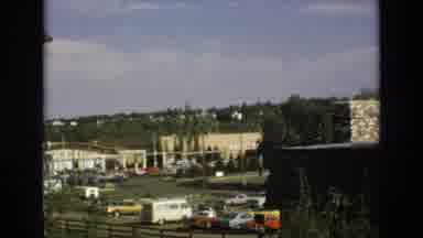 COLORADO SPRINGS COLORADO USA .-1973: Women Wave Brown Hair Man Tall Yellow