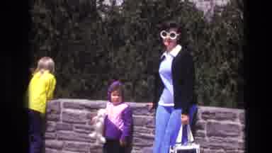 South Dakota USA (1974): Family Sitting On A Wall