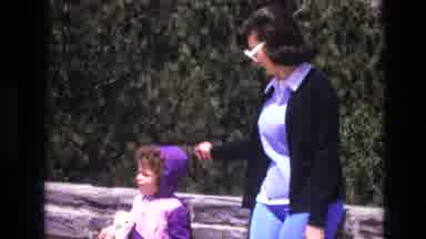 South Dakota USA (1974): Kid Mother Couple Cameraman