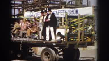 Virginia USA (1958): Group Of Entertainers In Parade Wearing Top Hats Performing