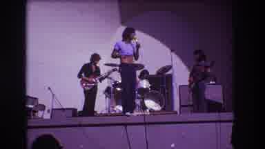 Medford New Jersey USA (1973): Singer Trying To Get The Song Correctly While On