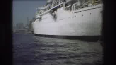 Boston USA (1975): Ship Arrival In The City And Very Happy Families Because Their