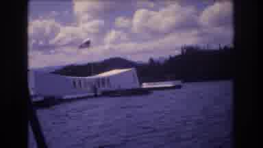Honolulu Hawaii a USA (1977): Two Ships Carrying An Object