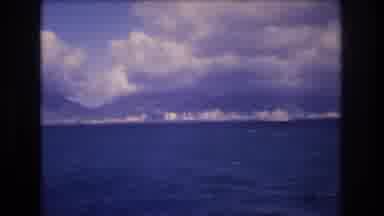 Honolulu Hawaii a USA (1977): Ocean View With Waves And Boats With Buildings And