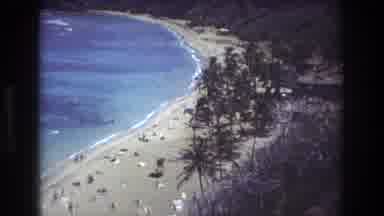 Honolulu Hawaii a USA (1977): Sunbathers And Swimmers On Sandy Beach Coastline