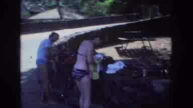Honolulu Hawaii a USA (1977): Woman In A Bikini Looking Over Stuff At A Picnic