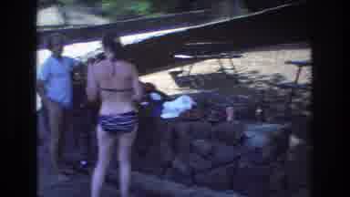 Honolulu Hawaii a USA (1977): Man And Woman At A Park With A Van