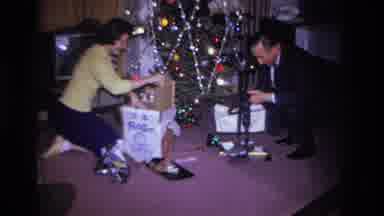 Hoboken New Jersey USA (1966): Opening Christmas Presents