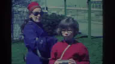 Niagra Falls New York USA (1971): Woman And Child Make Tourism In A Beautiful