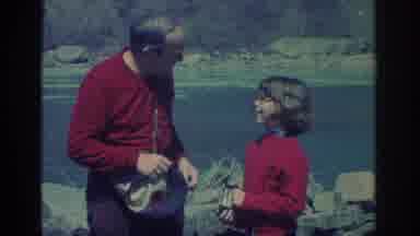 Niagra Falls New York USA (1971): A Man And A Little Girl In Glasses Wearing Red