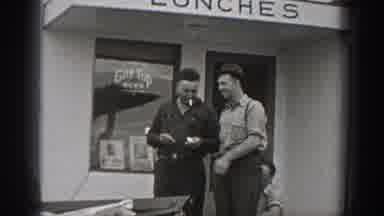 Washington USA (1940): Three Men Chatting And Smoking Cigarettes In Front Of A
