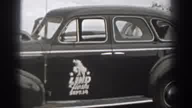 Washington USA (1940): Three Guys In Front Of A Shop And A Parked Old Car