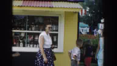 Wisconsin Dells Wisconsin USA (1954): A Few Adults And Many Children Wandering