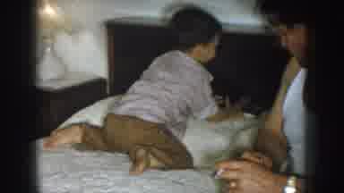 Nebraska USA (1957): Kids Sitting In The Bed