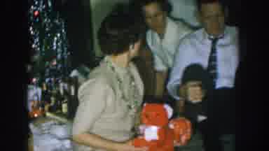 Nebraska USA (1957): Two Man And A Girl Was Joking And Smelling In The Room