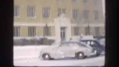 Kansas USA (1958): A Person Shoot The Building And Two Members Enter In The Car