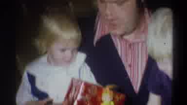 Troy New York USA (1973): A Man With Two Kids The Girl Open The Present