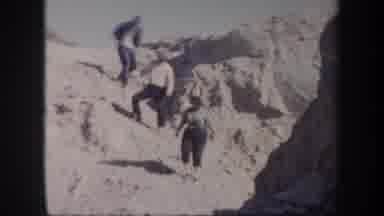 Arizona USA (1957): The Woman Walking In The Sand