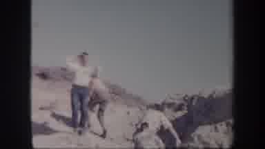 Arizona USA (1957): Hikers In The Desert