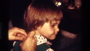 California USA (1977): Shy Child Dress White Christmas Green Red Long Sleeve