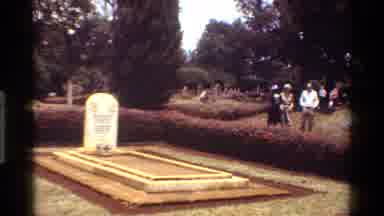 Kenya (1983): Prayer At Cemetery Event