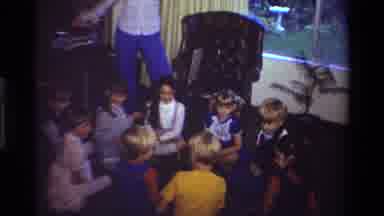 California USA (1981): The Children Pay One Another And Have Fun