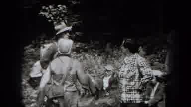 New York USA (1938): Giving People Directions In The Countryside Family Looks Lost