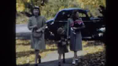 New York USA (1939): A Little Girl Visiting Someone With Mom And A Little Girl In