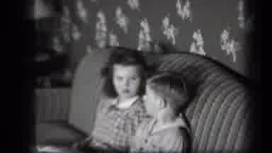 New York USA (1939): The Childrens Are Sitting In The Shoba And Discussing