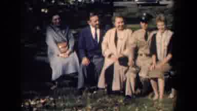 New York USA (1959): The Peoples Are Sitting Bench In The Garden There Laughing