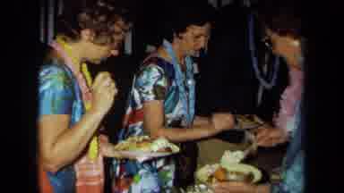 California USA (1971): Hawaiian Themed Party