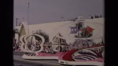 Los Angeles California USA (1967): White And Pink Parade Float With Mount Rushmore
