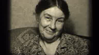 Sebring Ohio USA (1942): Senior Grandmother Shares Her Childhood Jokes To The