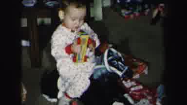 Lynbrook New York (1975): Little Kids Getting Gifts