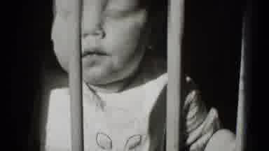Middletown Pennsylvania (1975): Vintage Baby Sitting In Sunshine In Crib