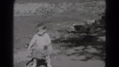 Middletown Pennsylvania (1975): Little Boy Walking